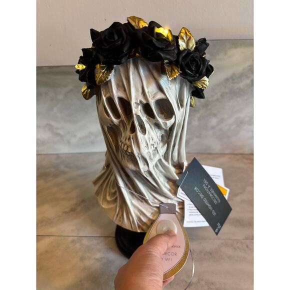 Christian LaCroix Skeleton Veiled Bride Bust Lady Veil Light Up Wreath Halloween - Picture 2 of 7